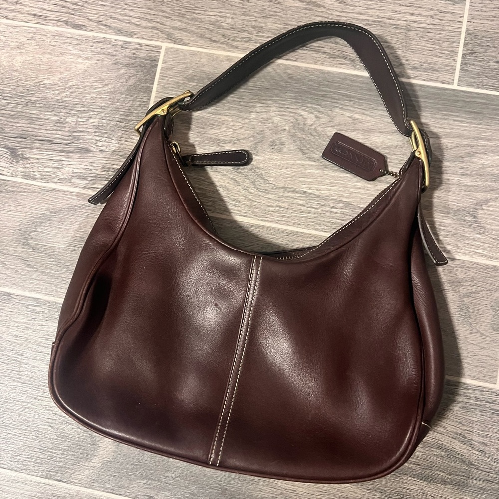 ✨SOLD✨
Vintage Coach Leather Zoe Legacy West Crescent Hobo Bag 9342 Brown